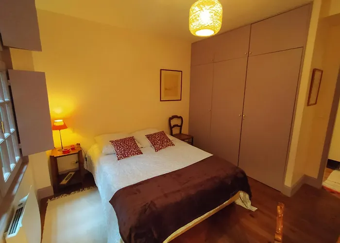 Izabel Etxea * Baiona